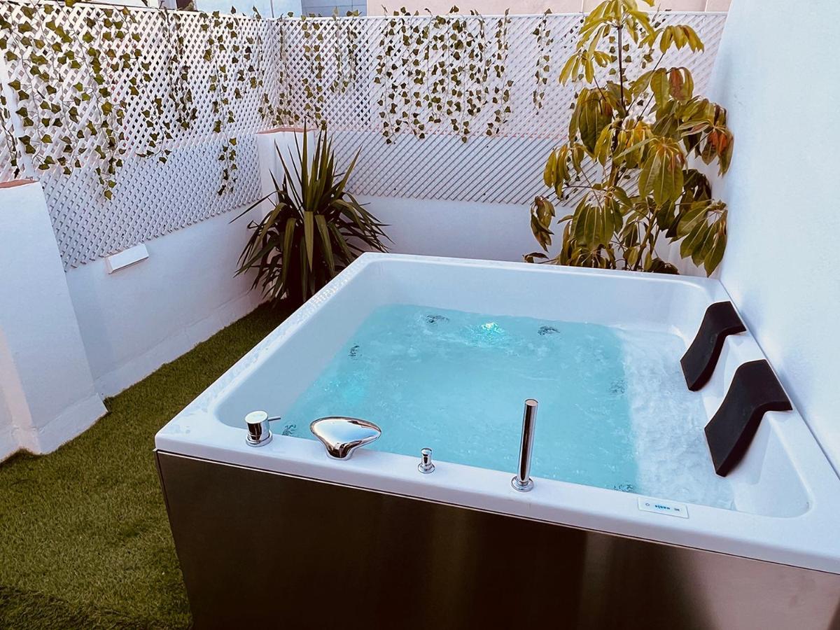 Downtown Apartment With Private Terrace & Jacuzzi إشبيلية المظهر الخارجي الصورة