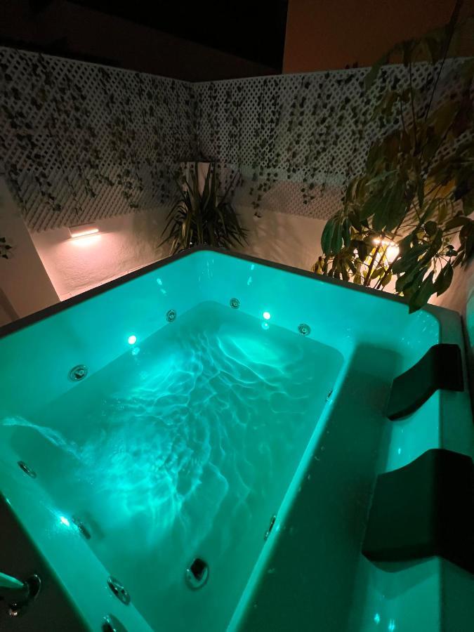Downtown Apartment With Private Terrace & Jacuzzi إشبيلية المظهر الخارجي الصورة